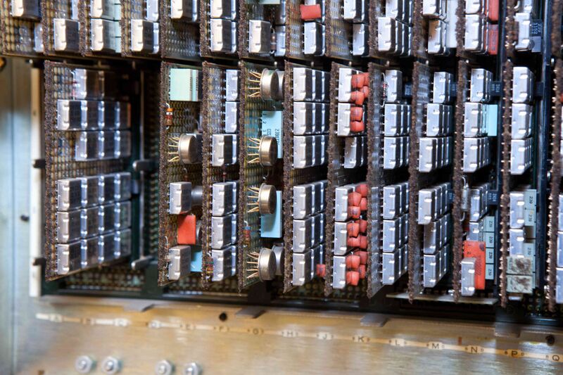 Файл:IBM 129 SLT modules.jpg