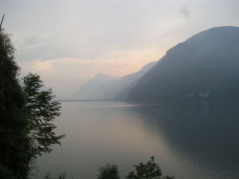 Файл:Lago d'Idro da Tre Capitelli.JPG