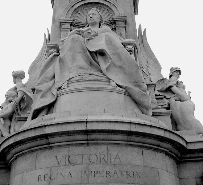 Файл:London - Victoria Monument.JPG