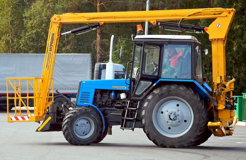 Файл:Tractor belarus.jpg