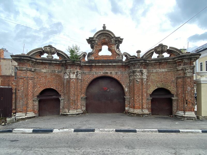 Файл:Lomovsky Gate 01.jpg