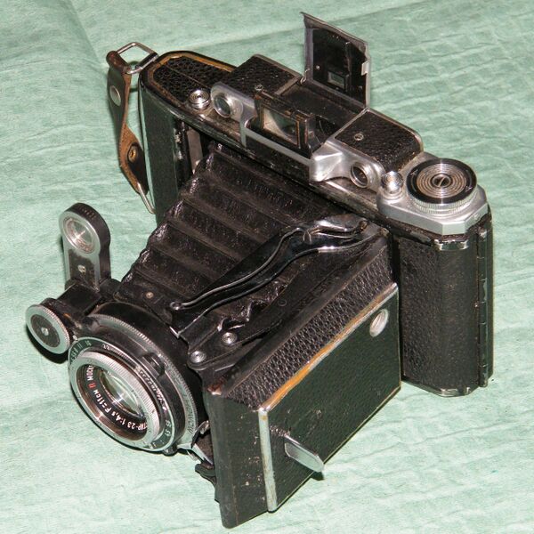Файл:MOSKVA-4 KMZ camera 2.JPG