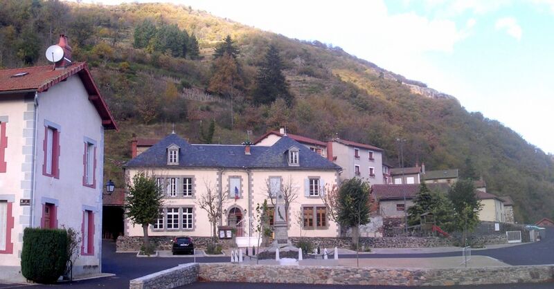 Файл:Molompize mairie.JPG