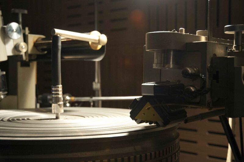 Файл:Neumann Cutting Machine 02.jpg