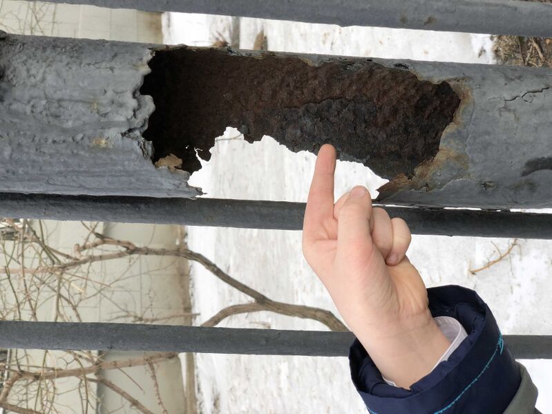 Файл:Rusty object, Russia.jpg