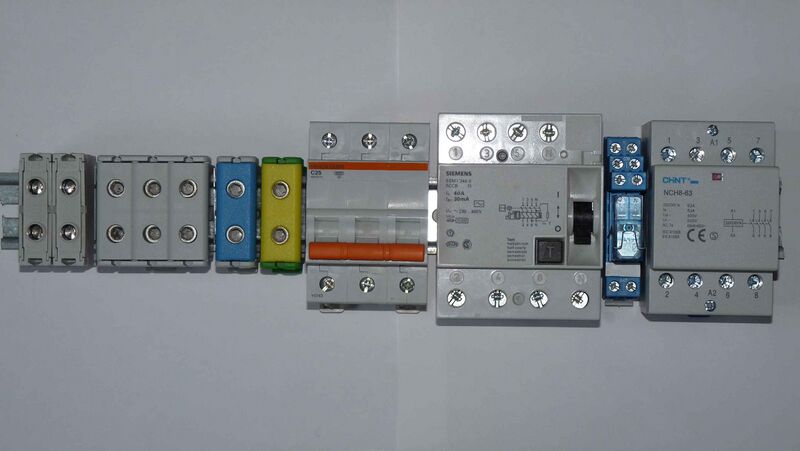 Файл:Components for DIN rail.JPG