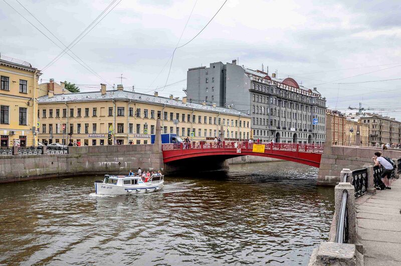 Файл:Red Bridge SPB 02.jpg