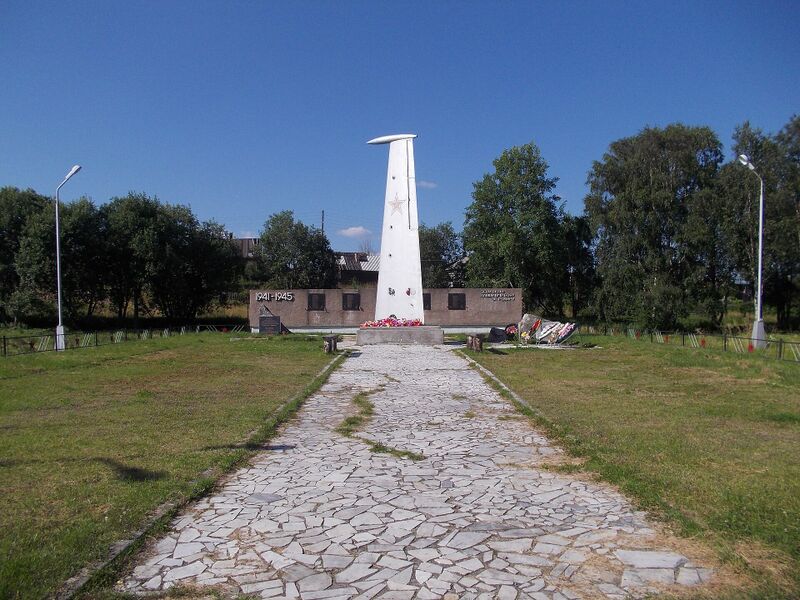 Файл:Chupa monument of pilots.JPG