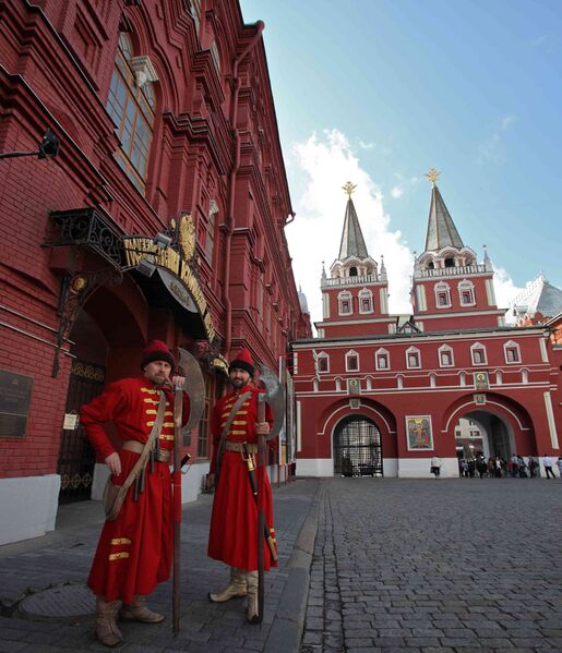 Файл:Red Square Security.jpg
