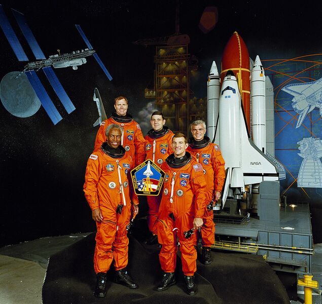 Файл:Sts-53 crew.jpg