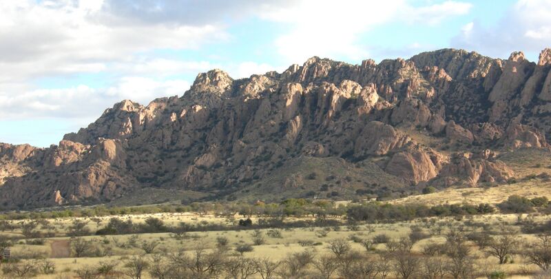 Файл:DragoonMountains.JPG
