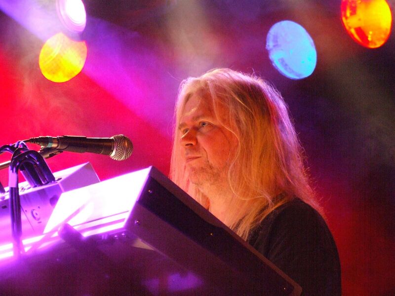 Файл:Clive Nolan, Keyboarder, 2010.JPG