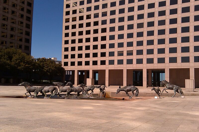 Файл:Mustangs Las Colinas.jpg
