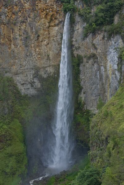Файл:Sipiso-Piso Falls Front View.jpg