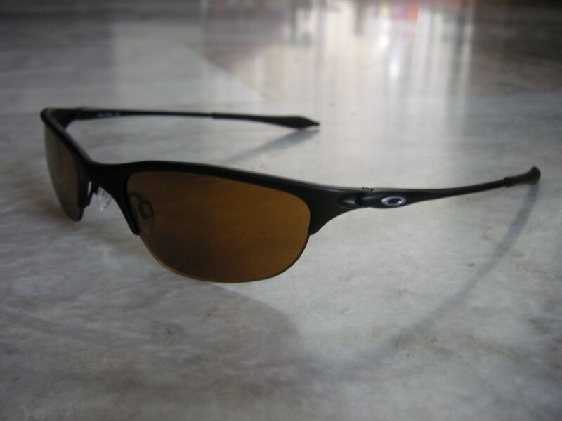 Файл:Oakley half wire.JPG