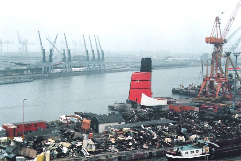 Файл:21-QE2 Re-engine.jpg