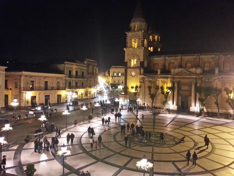 Файл:Acireale, Piazza Duomo.jpeg