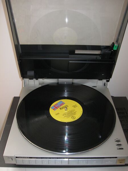 Файл:Technics SL-Q6, lid open.JPG