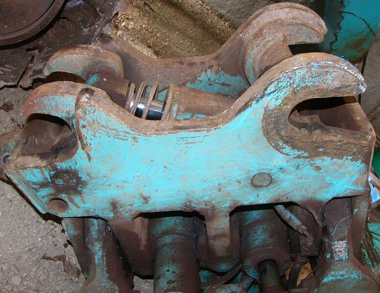 Файл:Excavator Quickhitch extended.jpg