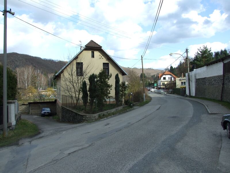 Файл:Měchenice, ulice.JPG
