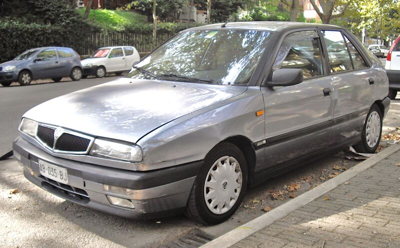 Файл:1994 Lancia Delta II.JPG