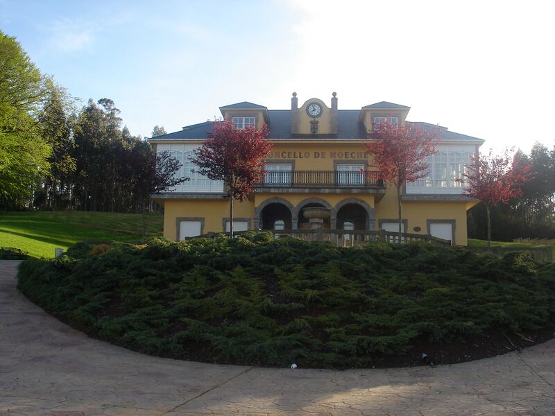 Файл:Casa do Concello de Moeche.JPG