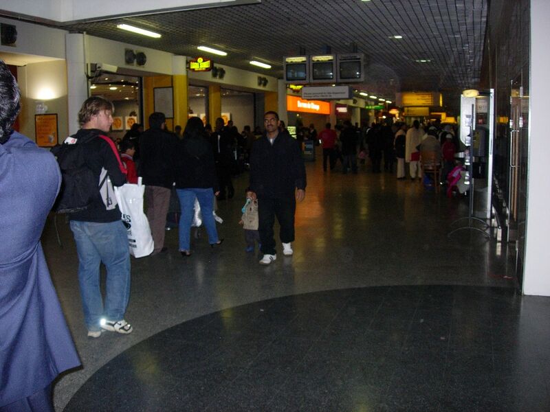Файл:Terminal3departures.JPG