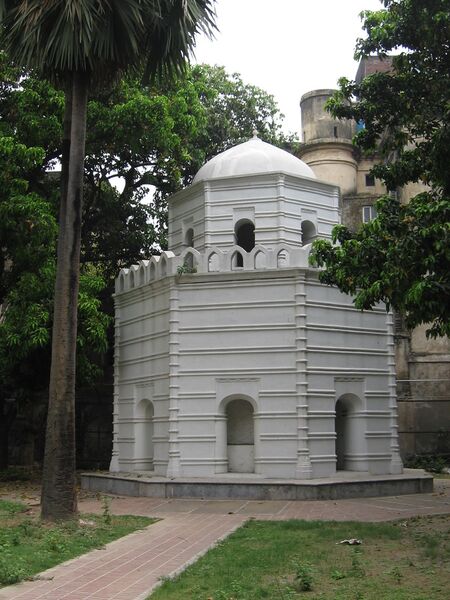 Файл:Job Charnock's mausoleum.JPG
