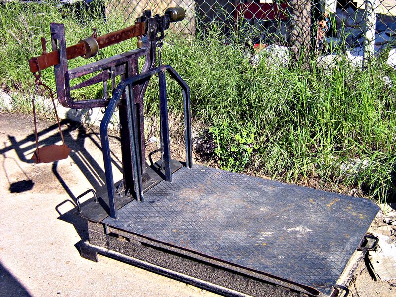 Файл:Weighing scale. Libya.jpg