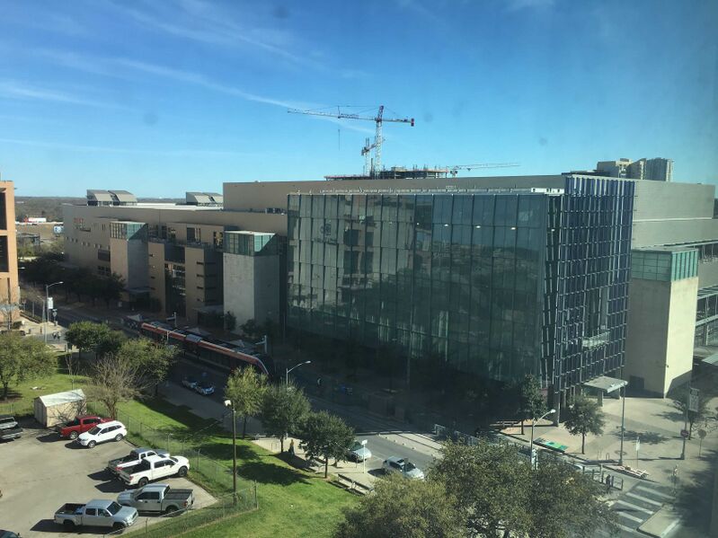 Файл:Austin Convention Center March 2016.JPG