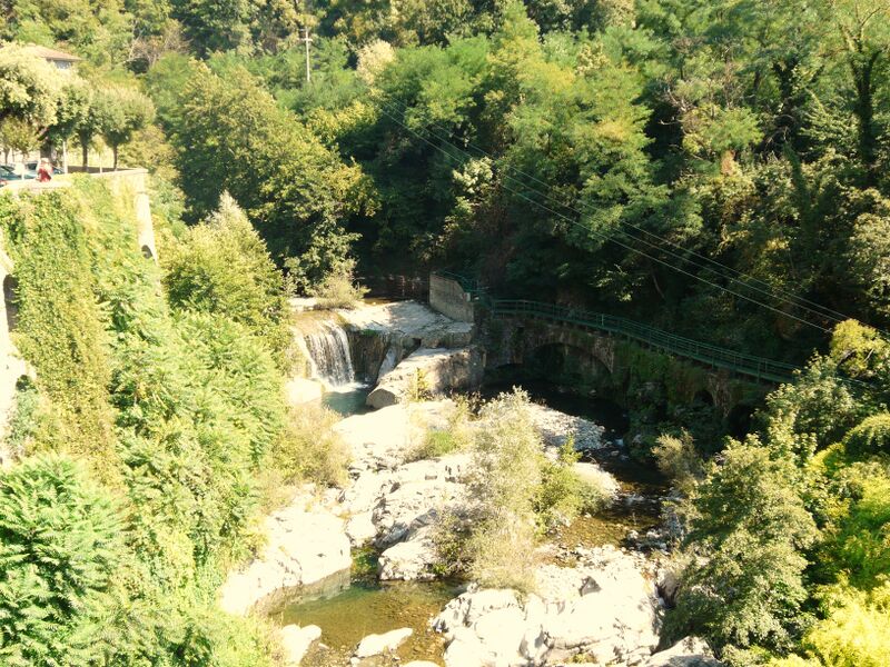 Файл:Bagnone-torrente.JPG