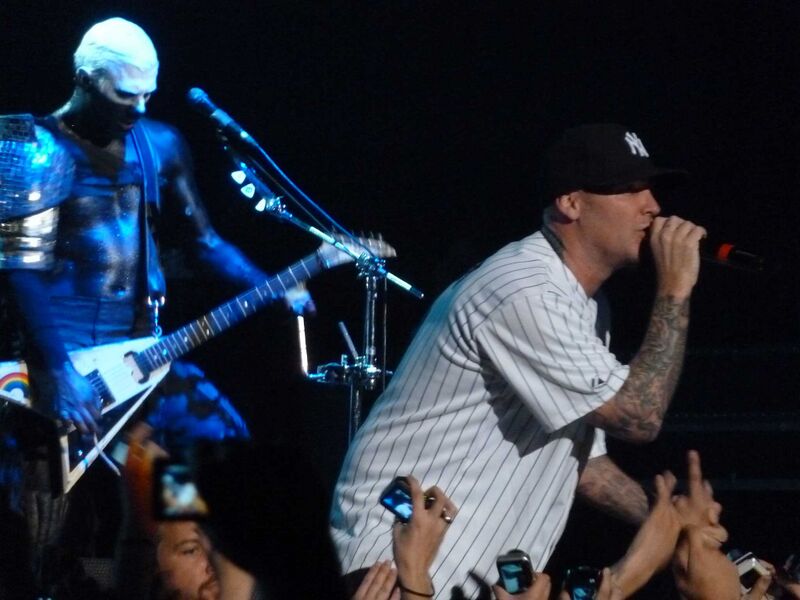 Файл:Limp Bizkit 2011 Chile.jpg