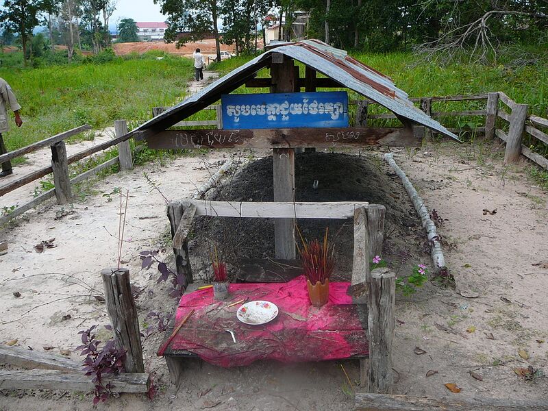 Файл:Graf pol pot.JPG
