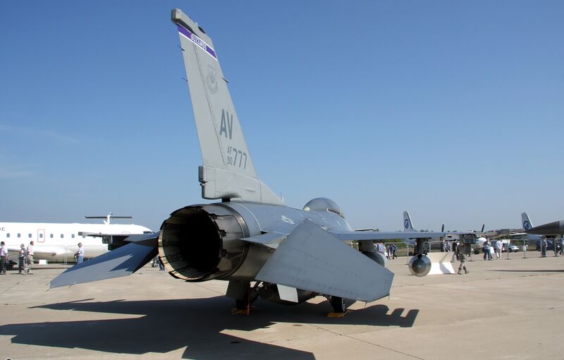 Файл:F-16 Fighting Falcon MAKS-2011 (12).jpg