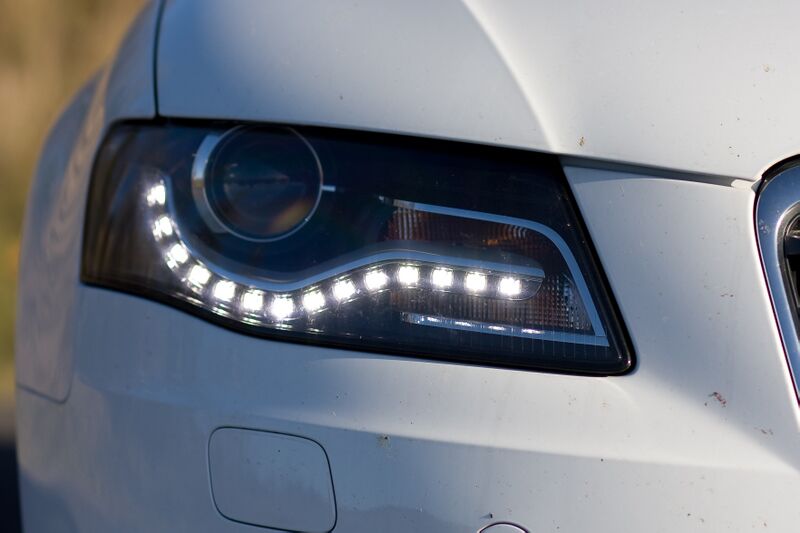 Файл:LED DaytimeRunningLights.jpg