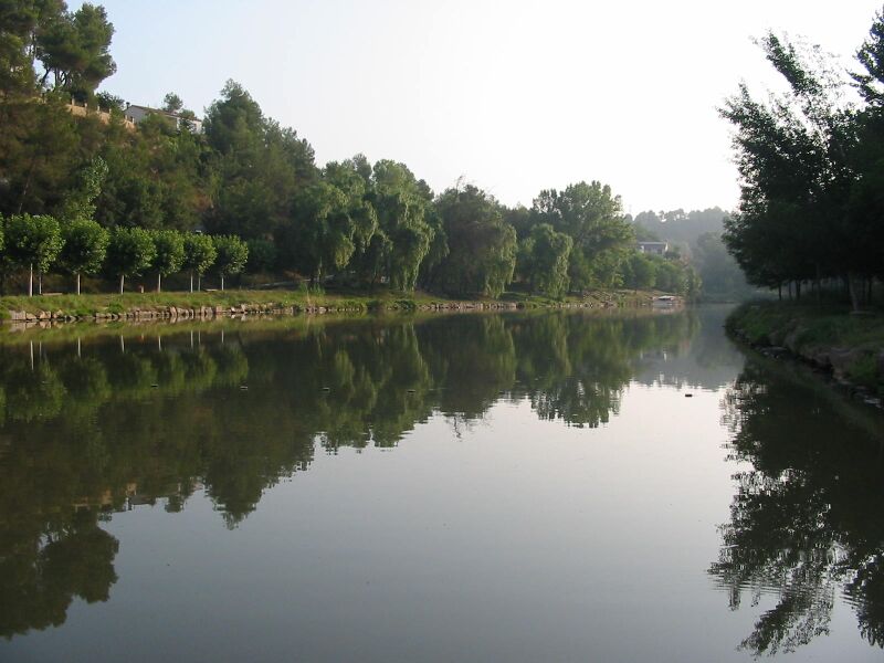Файл:Navarcles - Parc del Llac.JPG