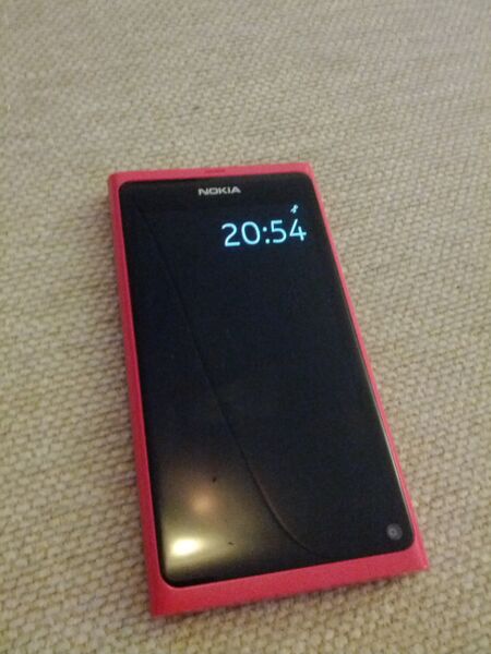 Файл:Nokia n9.jpeg