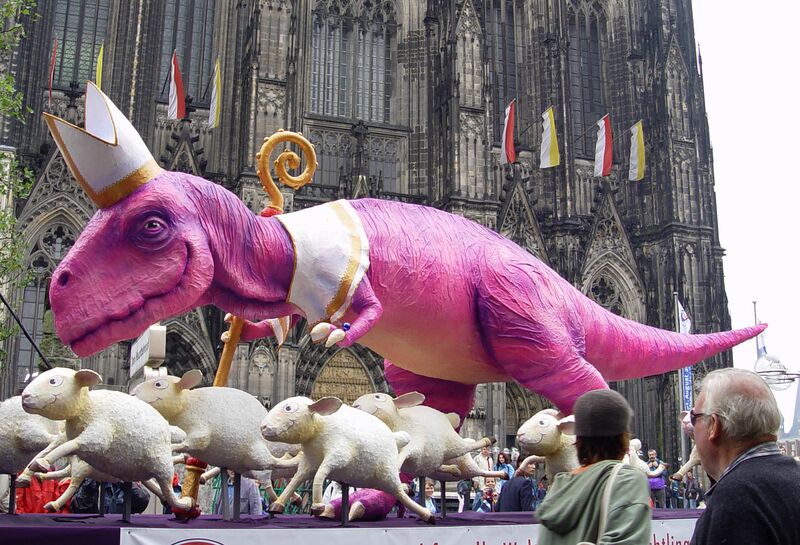 Файл:WJT2005-RZ-Dino-vor-Dom.jpg