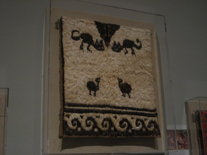 Файл:15th-16th century Chimu tabard.jpg