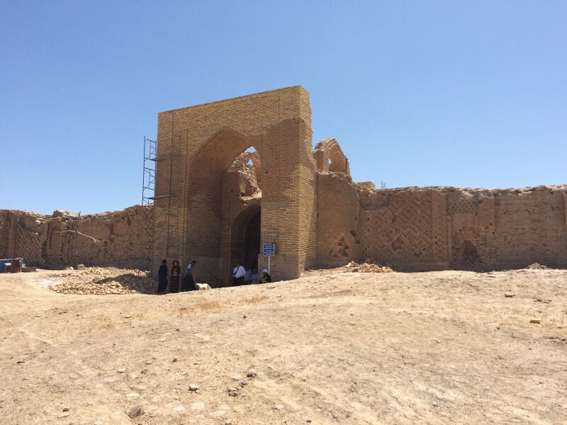 Файл:Dayahatyn Caravansaray, Main Gate.JPG
