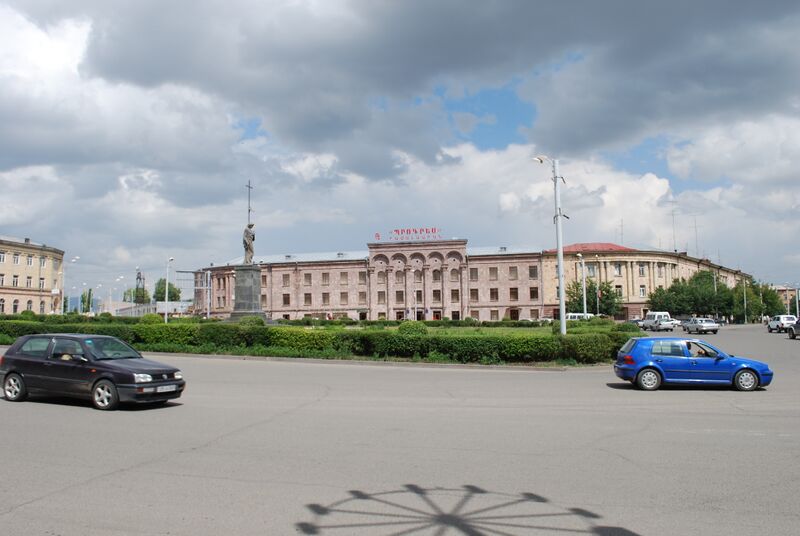 Файл:Gyumri, Progress University.jpg
