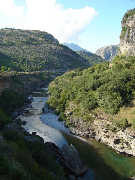 Файл:Moraca Valley.JPG