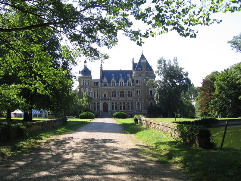 Файл:Vue exterieure Chateau Meridon Chevreuse.jpg