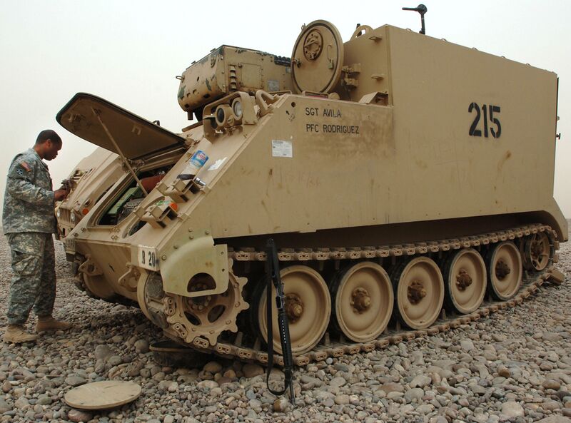Файл:M577 command vehicle.jpg