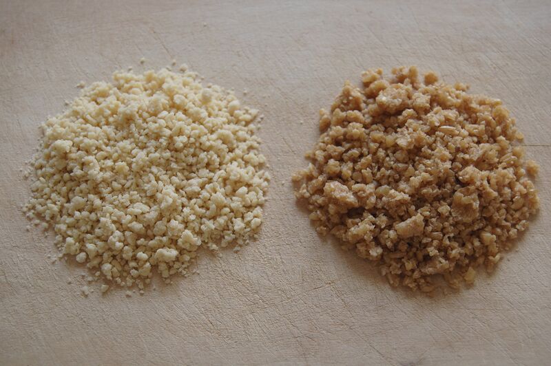 Файл:Two kinds of tarhana.JPG