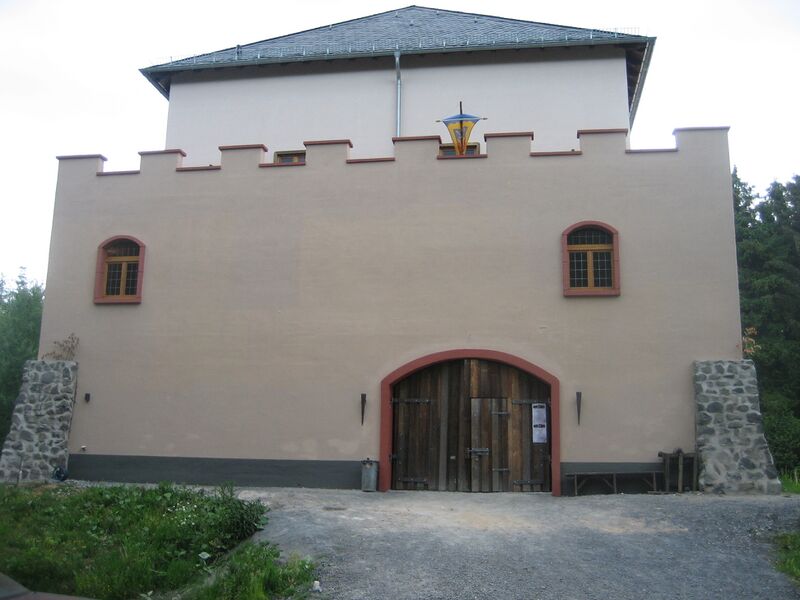 Файл:Alte Burg Rotenhain Frontansicht.JPG