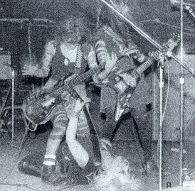 Обложка альбома L7 «L7» (1988)