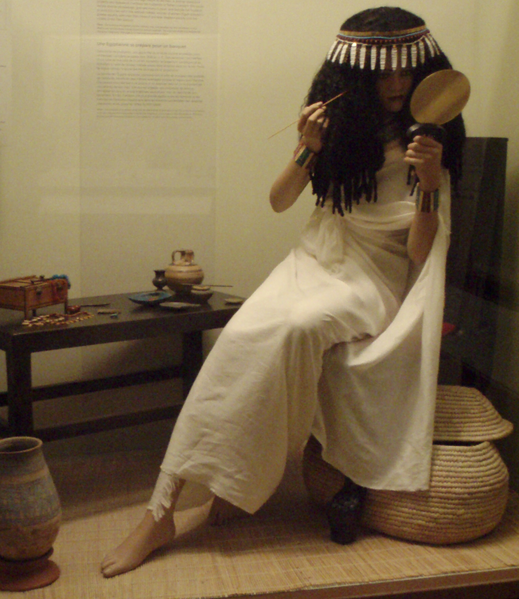 Файл:AncientEgypt-LadyApplyingCosmetics-ROM.png