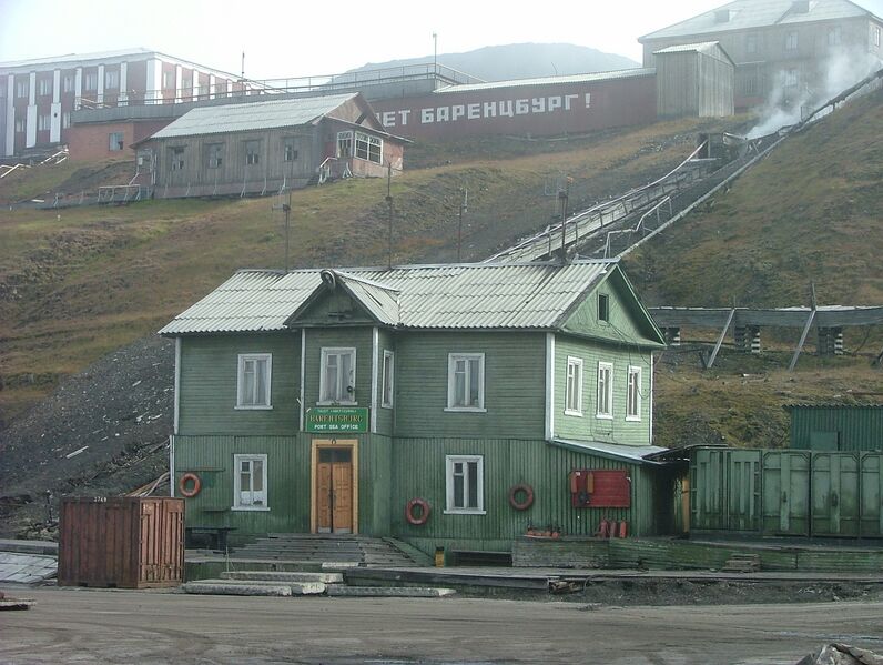 Файл:BarentsburgFromDock.JPG