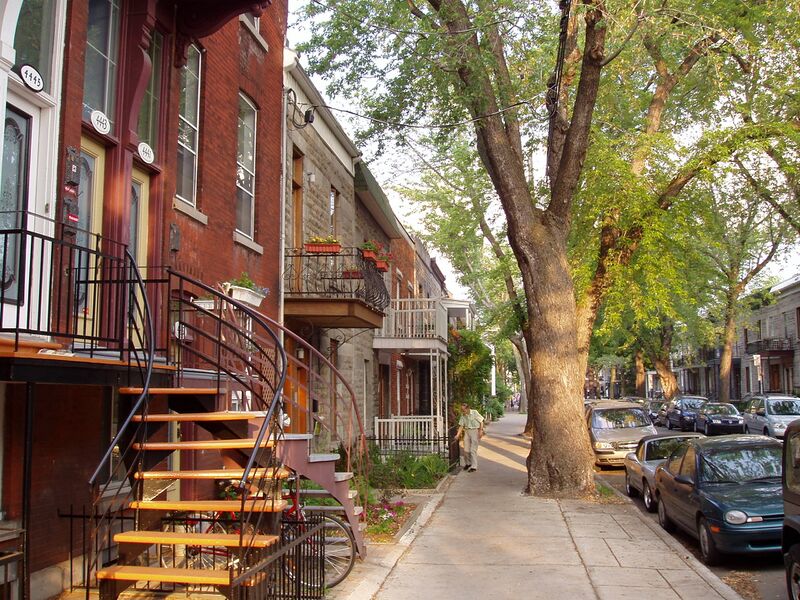 Файл:Rue typique Montreal.JPG